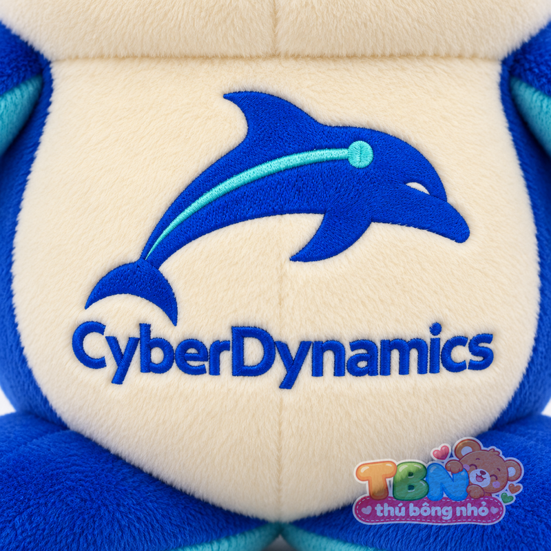 Thú bông Cá heo CyberDynamics – chi tiết logo trên mẫu tham khảo