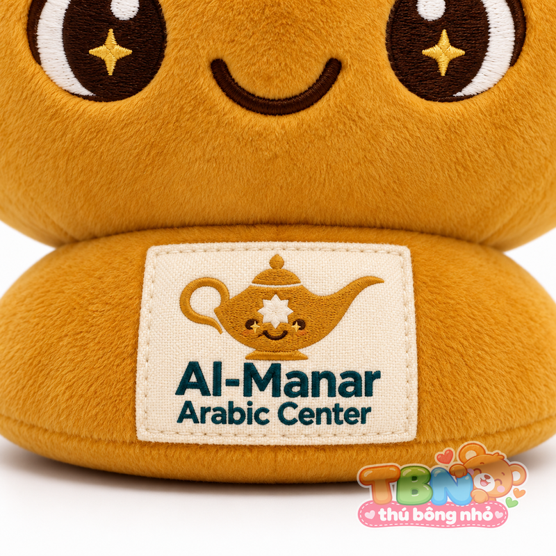 Thú bông Đèn thần Al Manar – chi tiết logo trên mẫu tham khảo