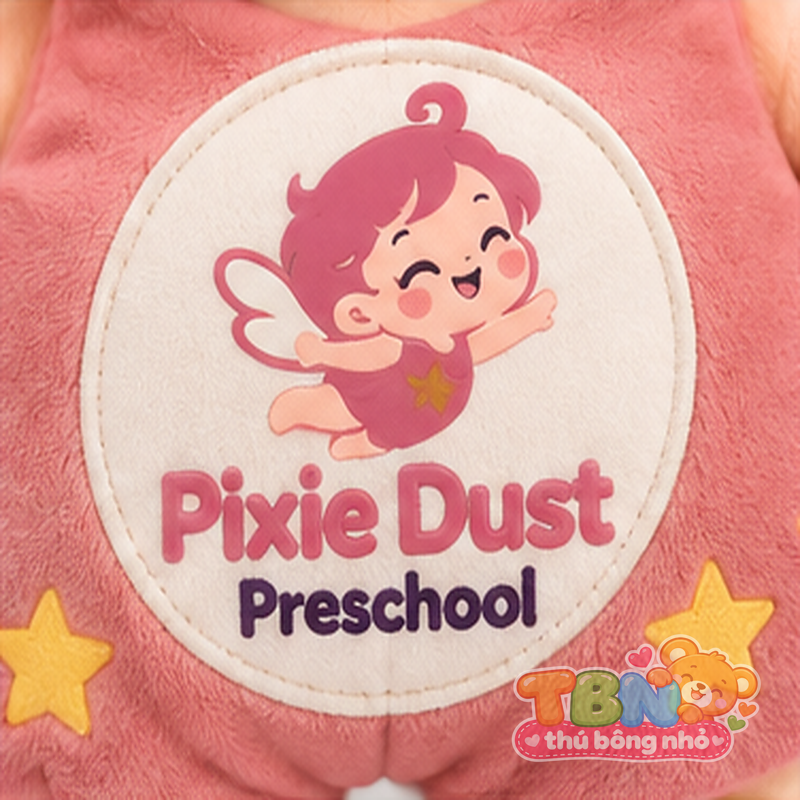 Thú bông Bé Bụi Tiên Pixie Dust – chi tiết logo trên mẫu tham khảo