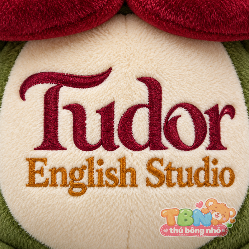 Thú bông Hoa hồng Tudor – chi tiết logo trên mẫu tham khảo