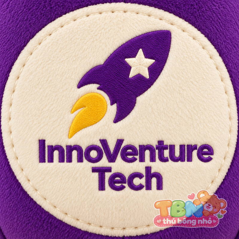 Thú bông Tên lửa InnoVenture – chi tiết logo trên mẫu tham khảo