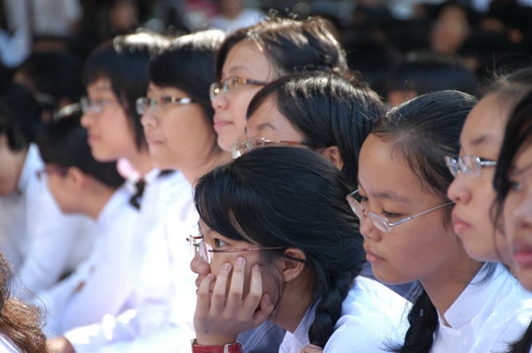Trẻ em có nên đeo kính sớm? Lưu ý quan trọng cha mẹ cần biết